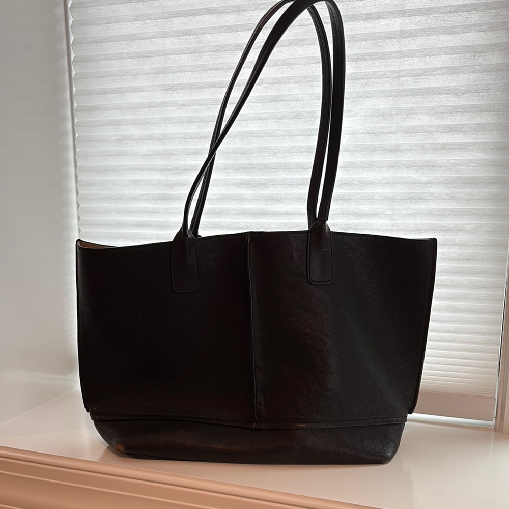 Elegant Frye Black Tote Bag